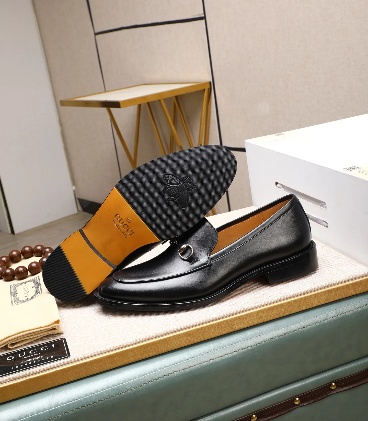 Men's shoes 💰520 (all cowhide) GUCCI high-end formal leather shoes. Original imported first-layer calfskin from Italy. Water-dyed cowhide lining. Original hardware. I believe you will be impressed from the first time you see it. The avant-garde style can no longer fully interpret its elegance. AAA grade rubber outsole. Super comfortable. The original last from the counter ensures its original version and quality. The simple upper ensures its comfort and breathability. A pair of truly good shoes has its own unique soul, prestigious quality, regular size 38-44